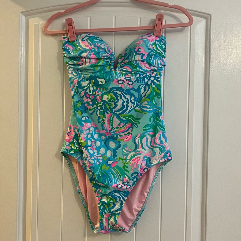 Lilly Pulitzer flamenco one piece swim size 8